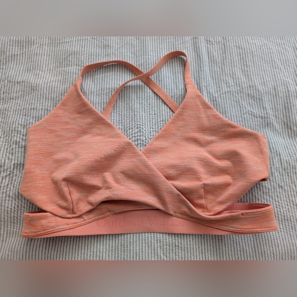 Outdoor Voices Peach Pink Sports Bra with Adjustable Cross-Back Design Medium